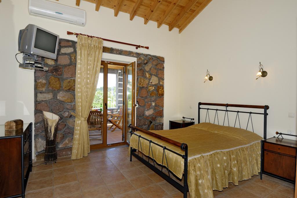 Michaela Beach Houses ميثيمْنا الغرفة الصورة