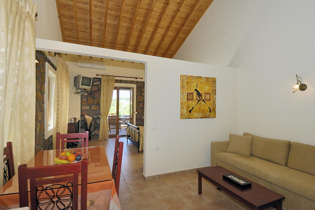 Michaela Beach Houses ميثيمْنا الغرفة الصورة